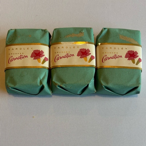 VINTAGE YARDLEY Crushed Carnation Soap Bars Set of 3 New in Package - Picture 1 of 6